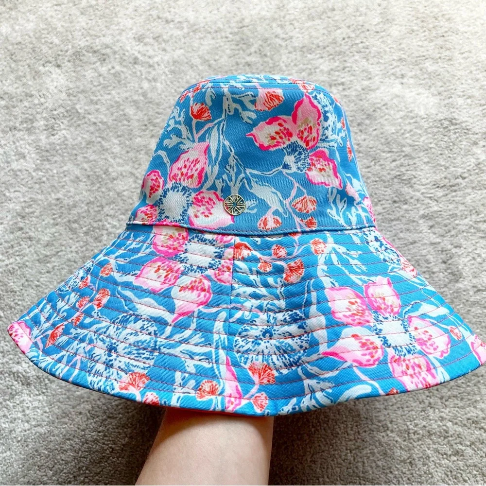 LILLY PULITZER NWT REVERSIBLE SUN BUCKET HAT BEACHY VACATION PREPPY PRETTY - Picture 3 of 9